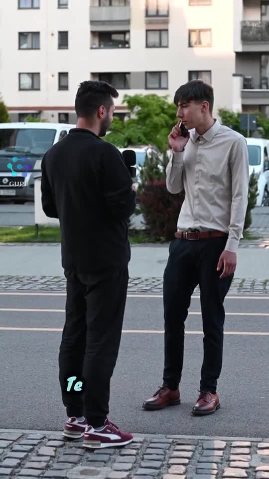🎤😂 REPORTAJ STRADAL, PAMFLET & GREȘELI PE TEREN

Când ieși pe stradă să faci content real, nu totul merge perfect… și exact acolo apar cele mai virale