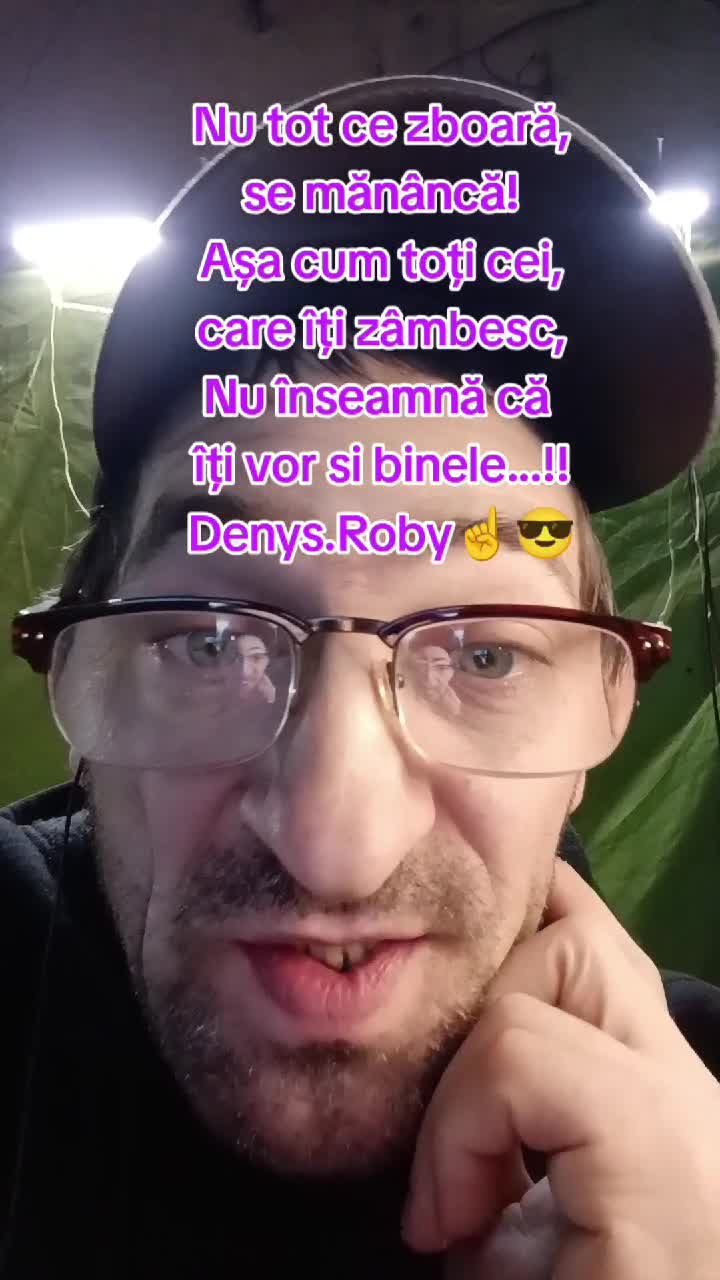 Nu tot ce zboară se mănâncă, așa cum toți care îți zâmbesc nu înseamnă că îți vor și binele!!Om Al Străzii (Denys.Roby)😎☝️