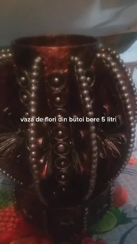 vaza din carton si un butoi bere 5 litri