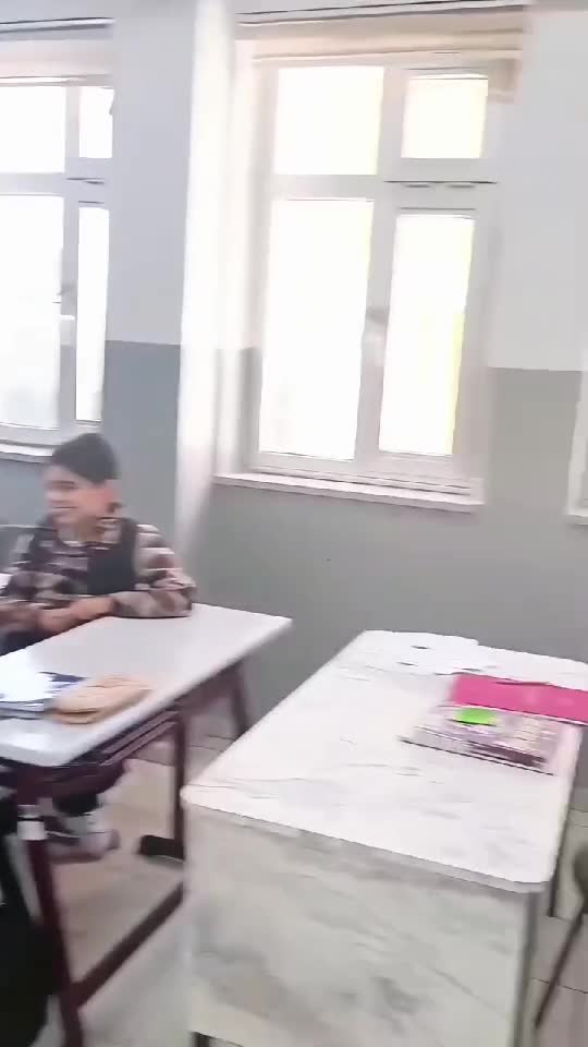 Cand crezi ca ai pacalit profesorul 🤣🤣🤣