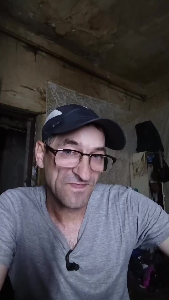 Dacă ar iubi oamenii cum știu să mintă,am trăi o lume minunată!!Om Al Străzii (Denys Roby)🤗😎
