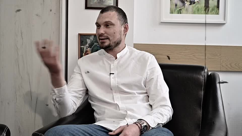 De ce amazon?📌 „Știai că Amazon vinde peste 4.000 de produse pe minut? 😱 Dacă vrei să înveți cum să începi un business online fără să ai stocuri acasă