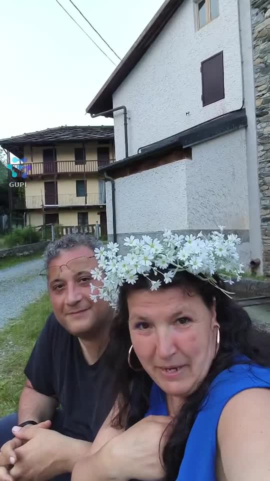 Coronita impletita cu florile miresmei albe !!