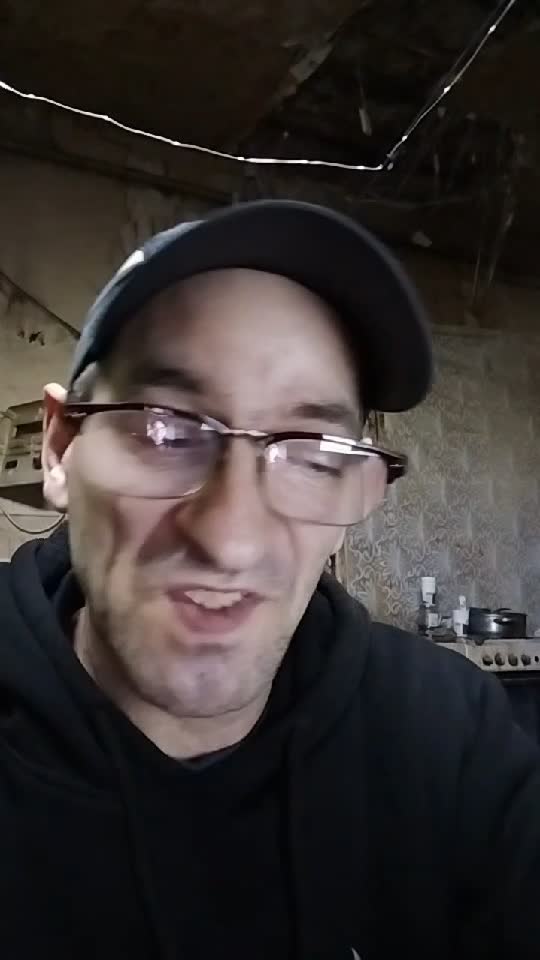 Ne întrebăm suspicios oare oamenii au dat de expirare da este adevărat o parte din oameni expirară simplu de găsit urmărește video Om Al Străzii☝️☝️☝️☝️☝️☝️