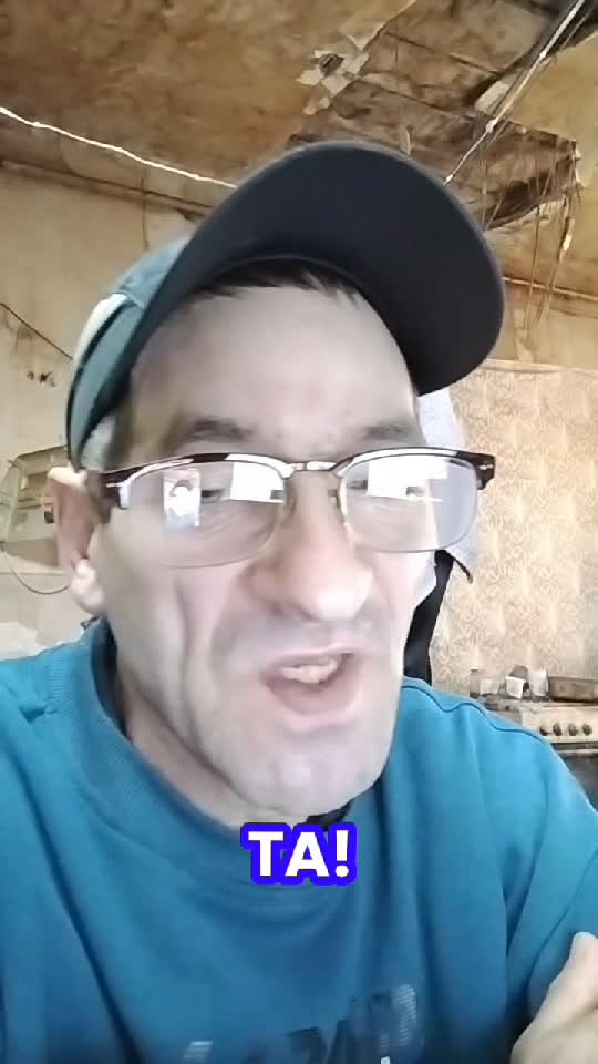 Unii oameni te trădează și nu simți nicio rușine dormi liniștit noaptea nu te distrug prin forță ce îți studiază inima apoi .....Om Al Străzii ☝️☝️😎