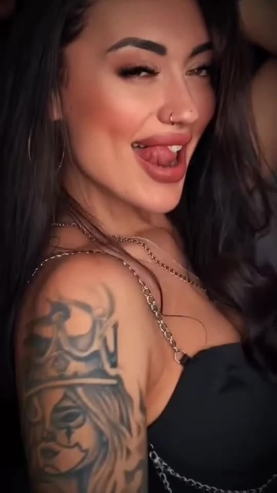 🌹Kris Tina🌹
știu,va gândiți la ce guriță are ,ar face toți bărbații fericiți
