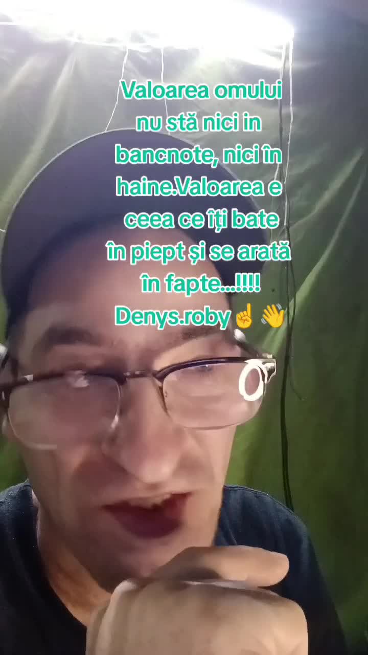 Valoarea omului
nu stă nici in 
bancnote, nici în 
haine.Valoarea e 
ceea ce îți bate
în piept și se arată 
în fapte...!!!!Om Al Străzii(Denys.roby)☝️👋