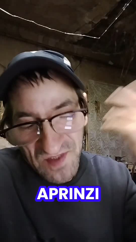 Se spune că toată lumea, așteaptă Revelionul,dar de fapt nu se întâmplă nimic magic.la miezul nopții.Om Al Străzii 👍