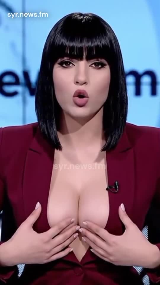 E și ăștia exagerează parca tot ProTV - ul e mai tare, când Apare Esca... Și TV Led zici ca este pe Tub Kinescop ✌️✌️✌️😋😛😜😝