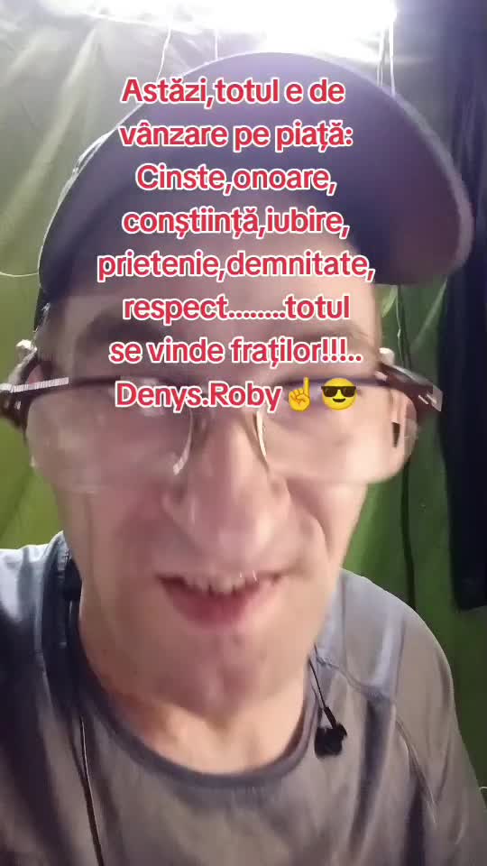 Astăzi,totul e de 
vânzare pe piață:
Cinste,onoare,
conștiință,iubire,
prietenie,demnitate,
respect........totul
se vinde fraților!!!..
Om Al Străzii☝️