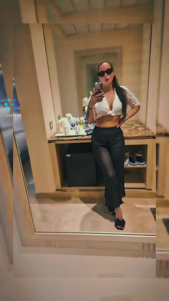 M-a întrebat o vecină de ce nu mă mărit.l-am zis că-mi place soțul ei și aştept să divorţeze.De atunci nu m-a mai intrebat nimic!😅🦋🫂💚🥰
