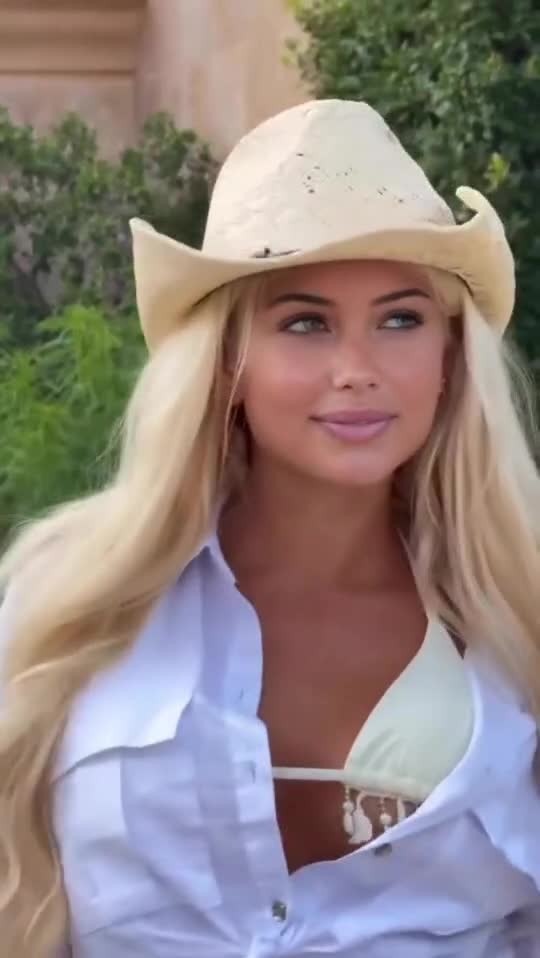 blonde,model