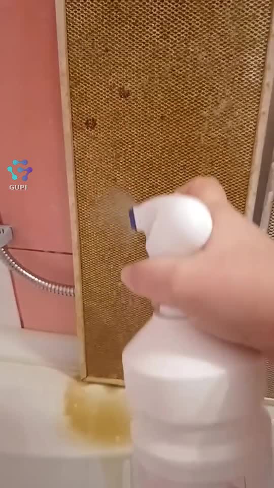 Am testat BrilGrease pe filtrele de la hotă și diferența se vede instant – dizolvă grăsimea rapid, fără frecat in exces. 
Vrei sa incerci?