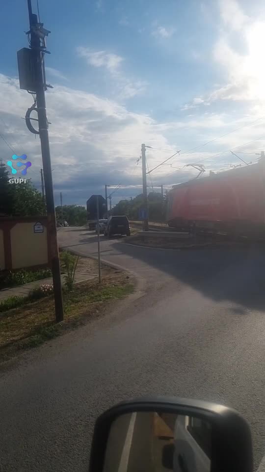 |||{"overlays":[{"text":"Trenul vieții merge înainte… indiferent cine n-a avut curaj să rămână lângă tine.","x":0.10584416623975412,"y":0.575326791059579,"fontSize":16.194643606235182,"color":4294961979,"isEmoji":false}]}