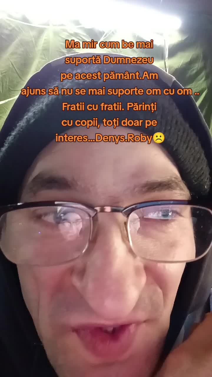 Am ajuns atât de răi încât nu se mai suportă om cu om ...Om Al Străzii (Denys.Roby)☹️☹️