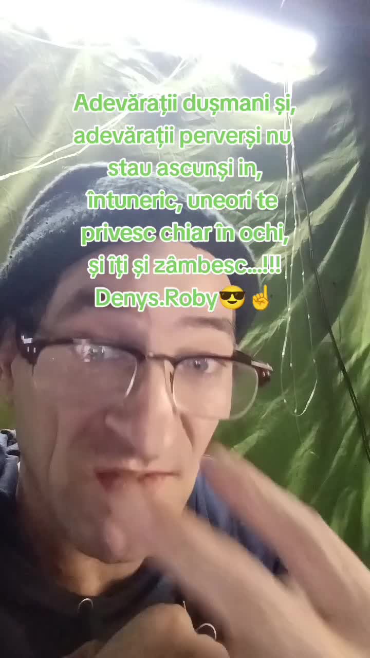 Adevărații dușmani și parșivii nu stau ascunși,in întuneric de multe ori se uită in ochii tăi.... chiar îți și zâmbesc..!!Om Al Străzii (Denys.Roby)😟☝️