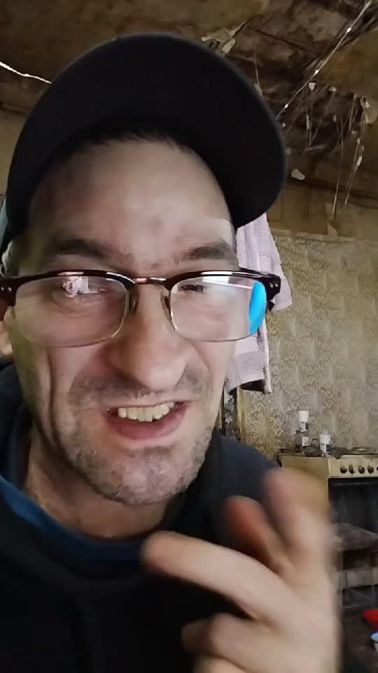 Dacă porți haine frumoase oamenii cred că te dai mare dacă poți haine simple oamenii cred că ești sărac, Om Al Străzii ☝️☝️☝️☝️😎