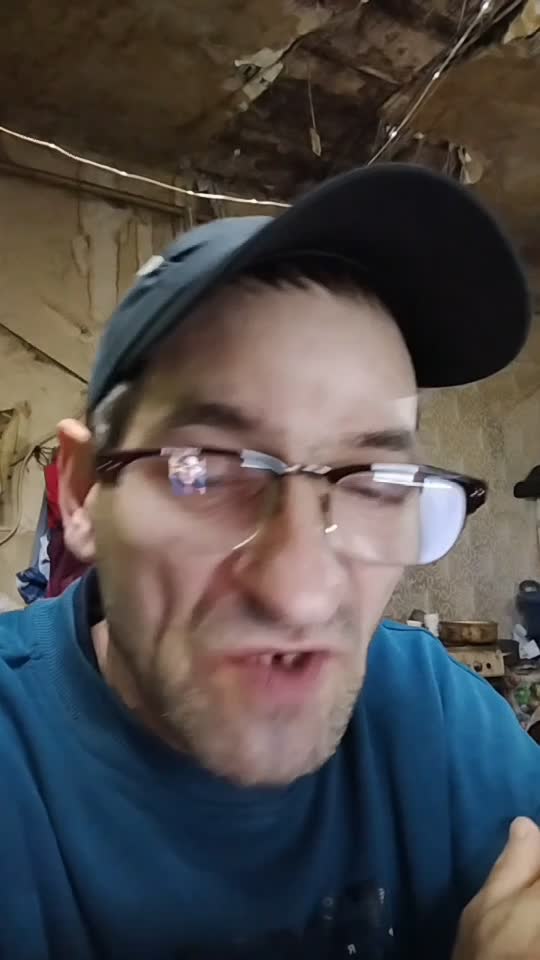 Prima lecție învățată în primele luni ale acestui an să nu mai forțezi nimic prieteni conversații ori atenția cuiva.Om Al Străzii ☝️😎