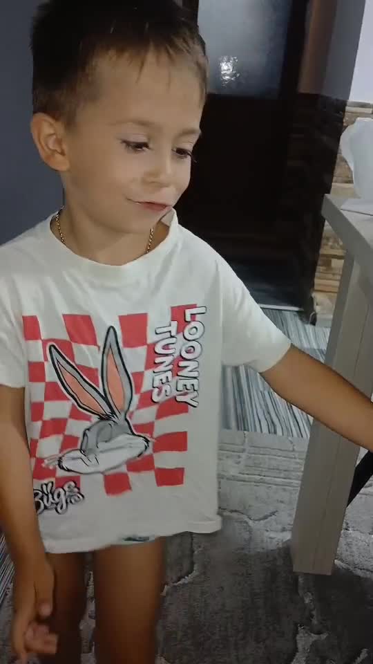 Scumpul meu tare greu îi este cind nu sunt acasă