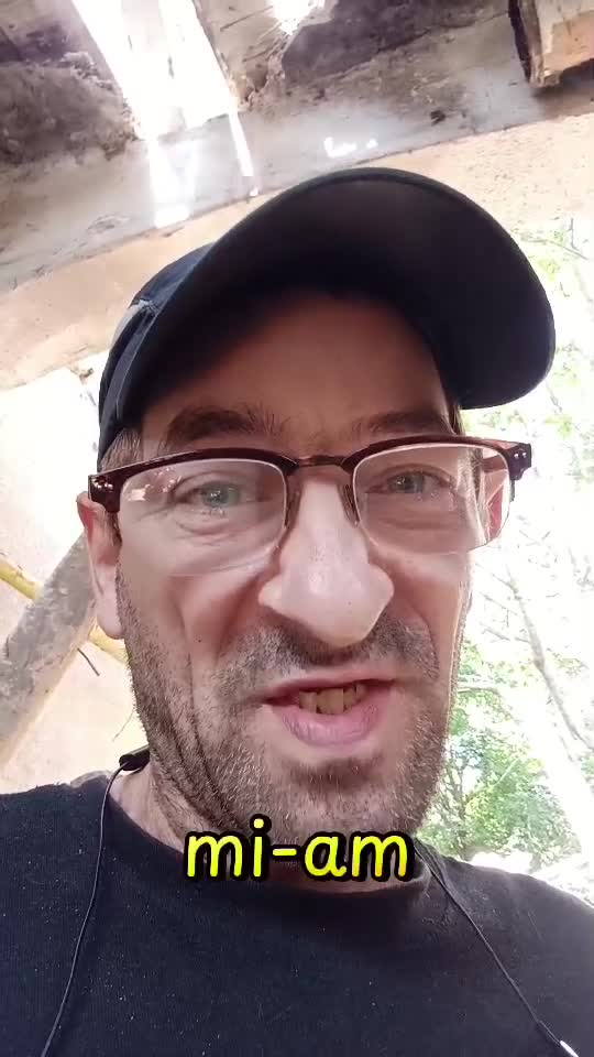 M-am gândit unde sa plec in vacanță,dar m-am pus sa îmi număr banii ,și am constatat că sunt așa de obosit🤣Om Al Străzii (Denys.Roby)👋😎
