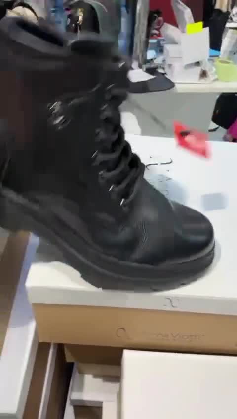 PANTOFUL GALBEN CALDUROS PENTRU IARNA