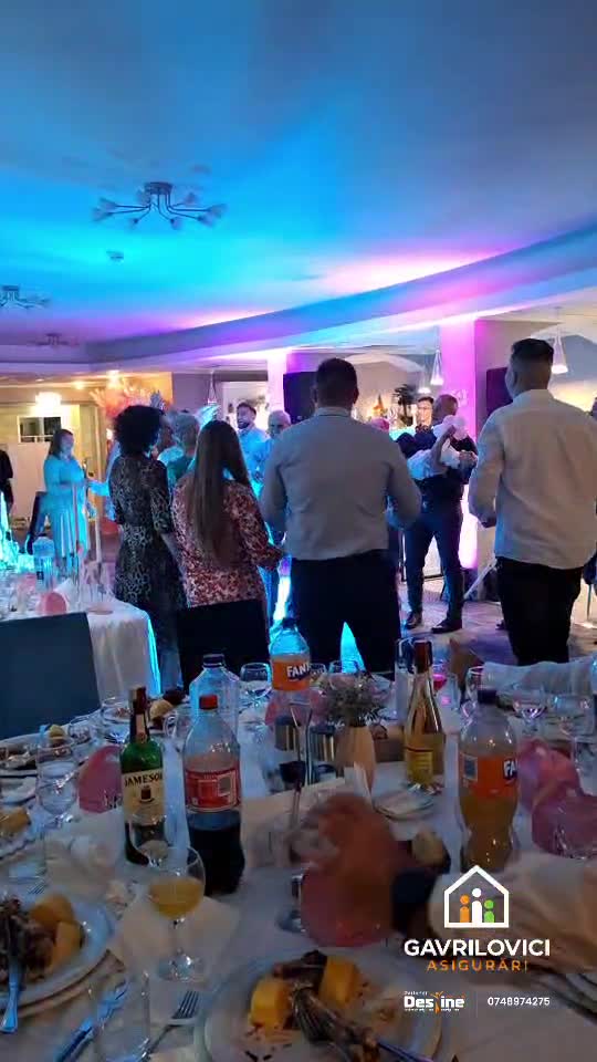 Toți dansează 💃, eu dau click 📲. Asigurarea emisă în 2 secunde și parcă universul a știut: «Eu mă duc și sâmbăta, sâmbăta  la lucru DA» Hai în echipa!