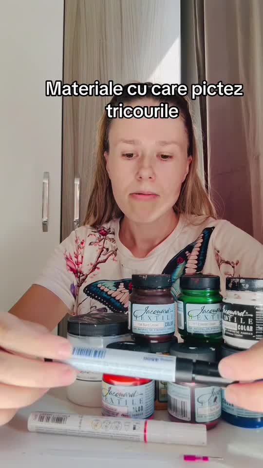materiale cu care pictez tricourile! Arta purtată! pictez pe comandă, detalii în privat!