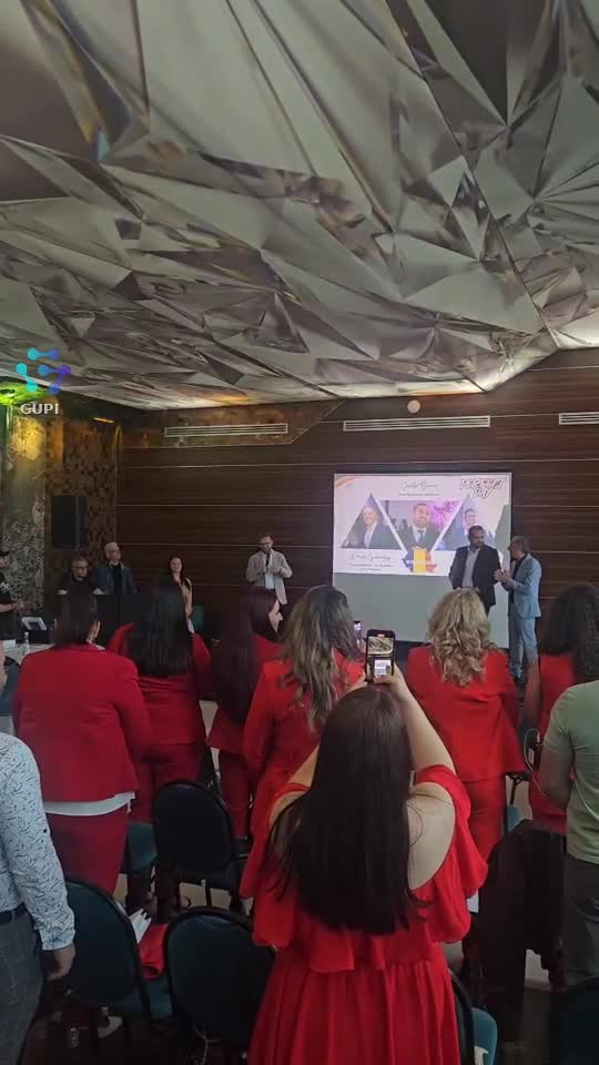 Eveniment la Ploiesti! Am plecat de acolo cu o energie care nu o pot explica in cuvinte Ma impresionat faptul ca nu a contat functia ca era Presedinte