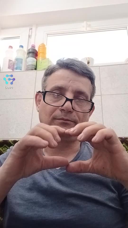 LA MUNCĂ SÎNT