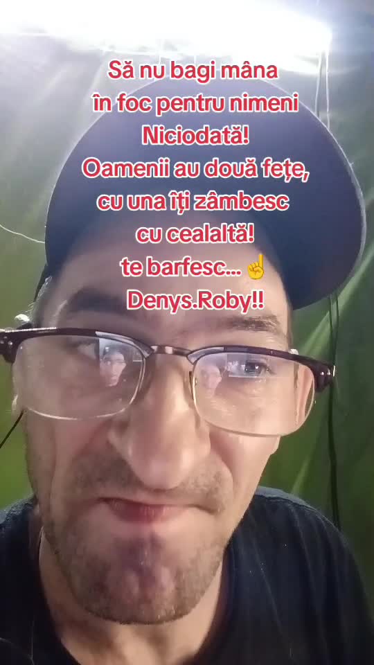 Să nu bagi mâna 
în foc pentru nimeni
Niciodată!
Oamenii au două fețe,
cu una îți zâmbesc 
cu cealaltă!
te barfesc...☝️Om Al Străzii.
(Denys.Roby)!!👋☝️