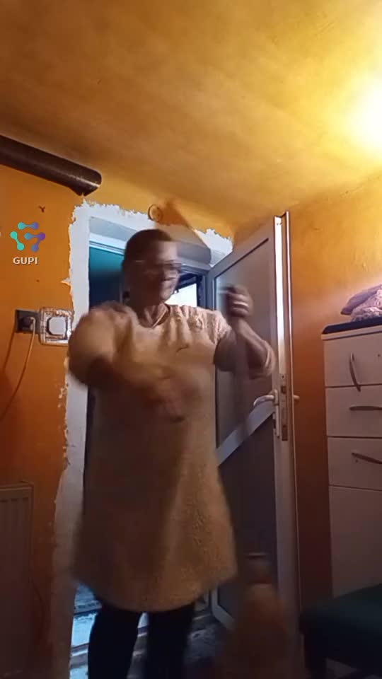 Hop și așa mai fac și eu curat🤣🤣🤣🤣