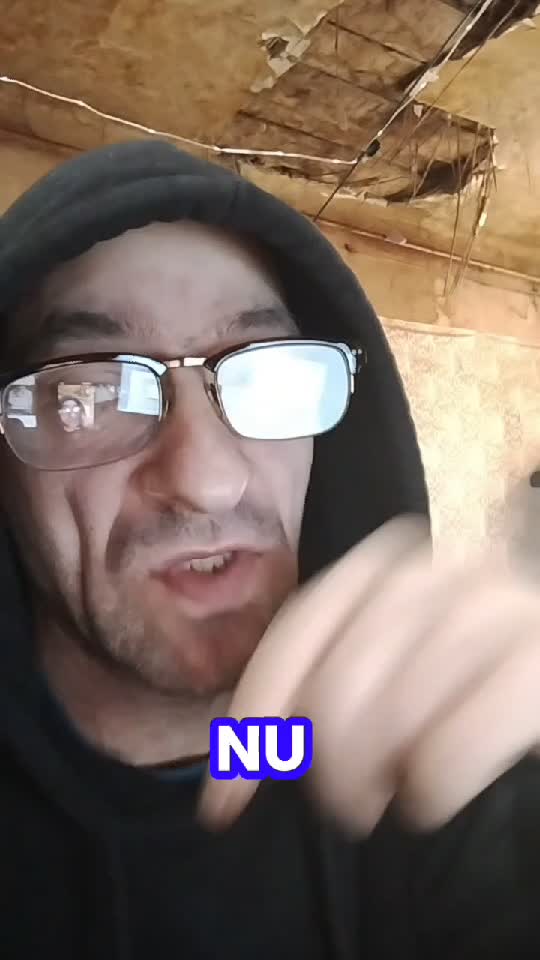 este greu să Te apropii de mine dar nu tânjesc după prietenii nu alerg după mulțime sunt calm și singur.Om Al Străzii ☝️🤗