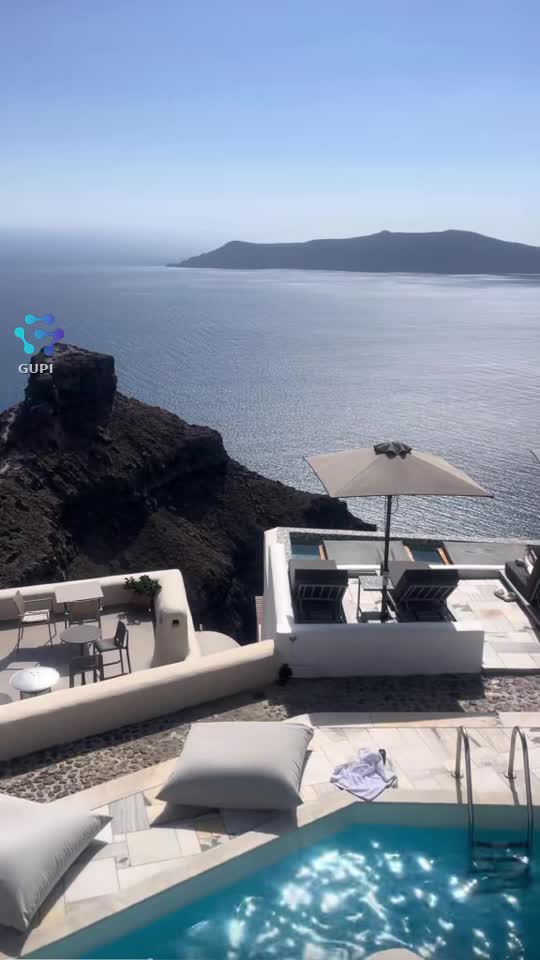 Piscină infinită cu vedere la Santorini - vacanță pe Gupi