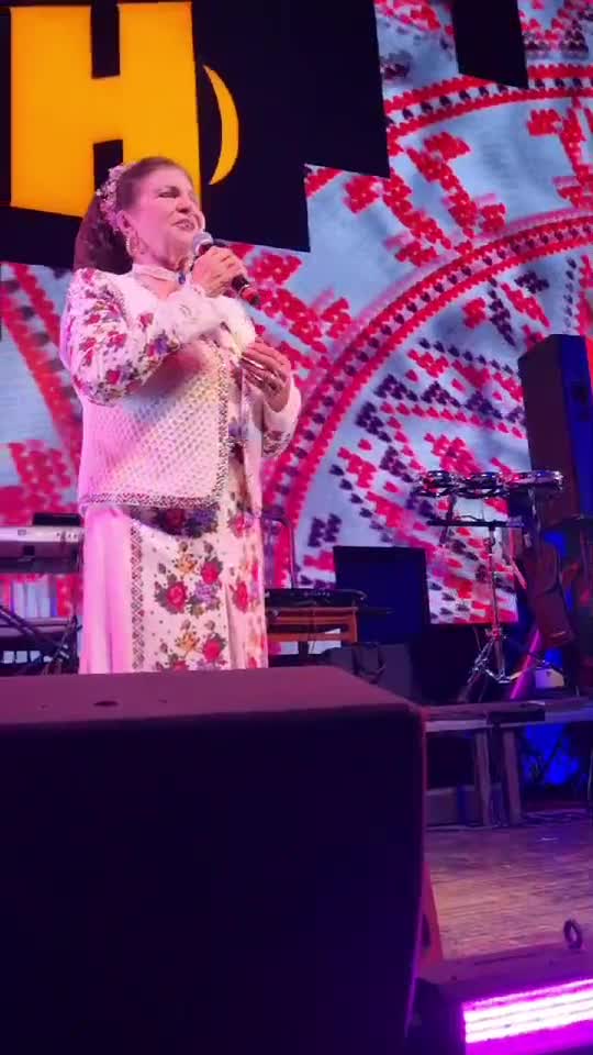 👸👑IRINA LOGHIN👑👸

Pentru Mine Este Și Va Fi Regina Muzicii Populare👑👸👑