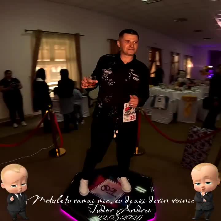 Distracție pe platforma selfie 360