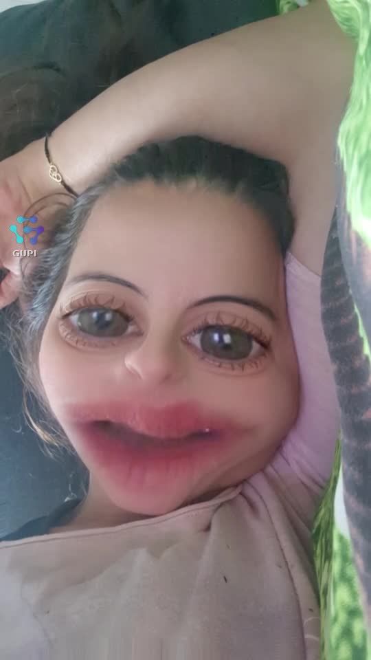 |||{"overlays":[{"text":"Am scăpat și am aterizat pe Gupi 😂","x":0.12578124999999998,"y":0.78189043054998,"fontSize":26.0,"color":4294967295,"isEmoji":false}]}