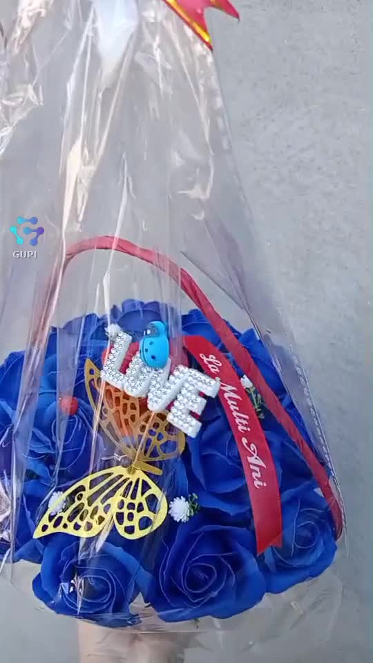 Coșuleț din trandafiri de săpun
