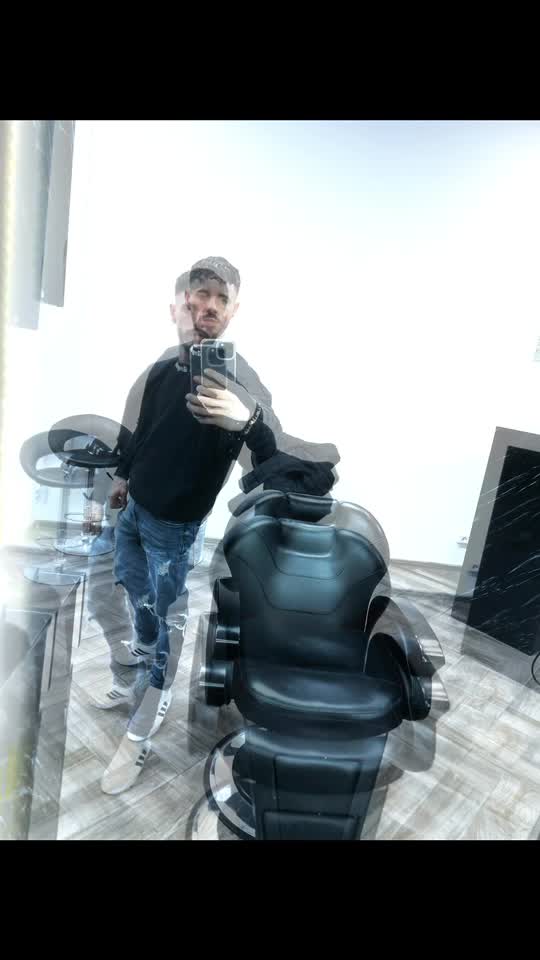 O reclamă puternic dezvoltată la tuns😅😜