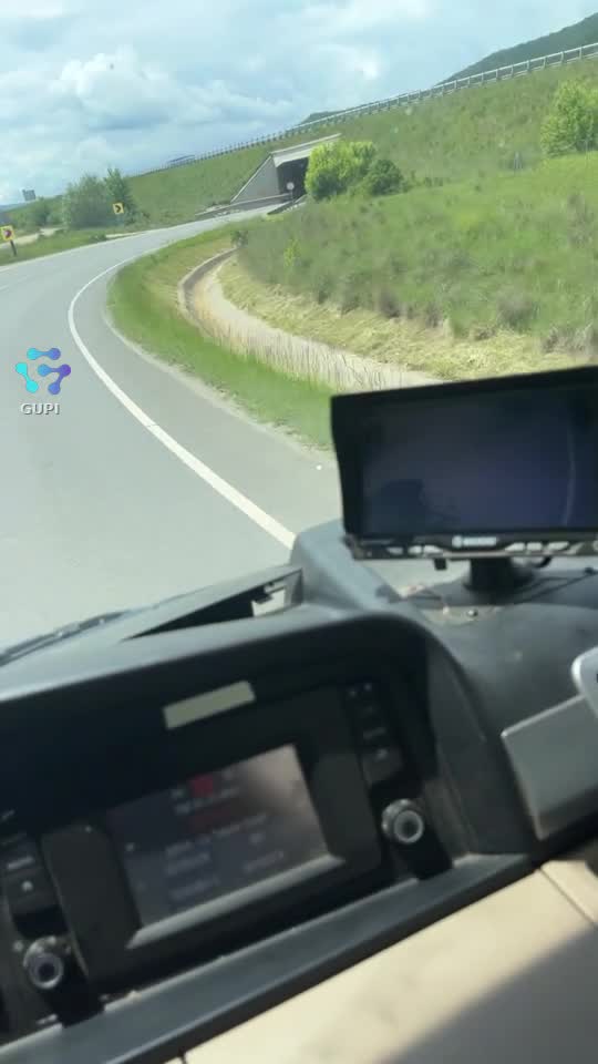 haha work |||{"overlays":[{"text":"mai prinzi câte unu in fata ta de trebuie sa fi atent si la el si la tefelon cat si la condus","x":0.046153846153846156,"y":0.6933333333333334,"fontSize":26.0,"color":4294967295,"isEmoji":false}]}