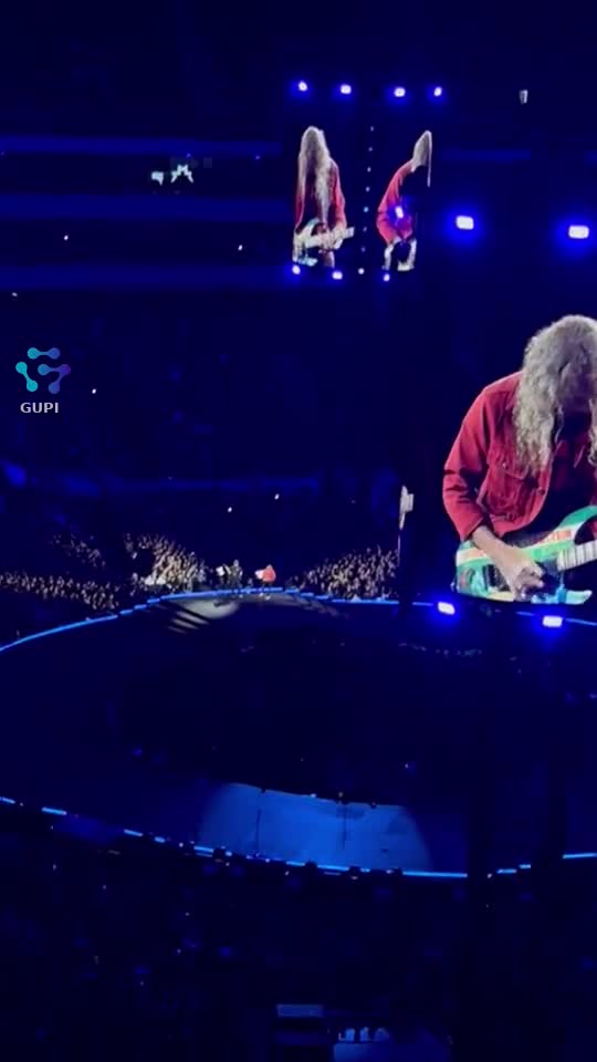 METALLICA CÂNTĂ ÎN ROMÂNĂ!