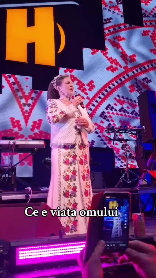 Irina Loghin este o voce de neuitat a folclorului românesc.