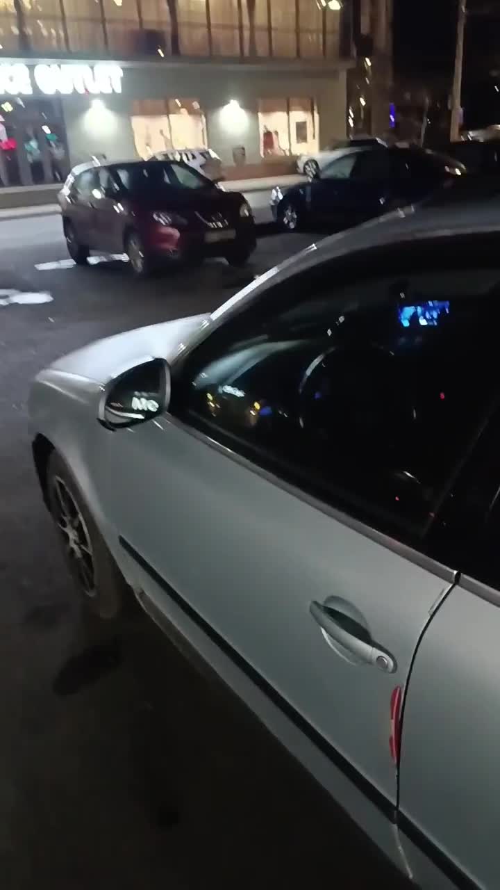 dați și voi un follow,,,😉😉😂😂
