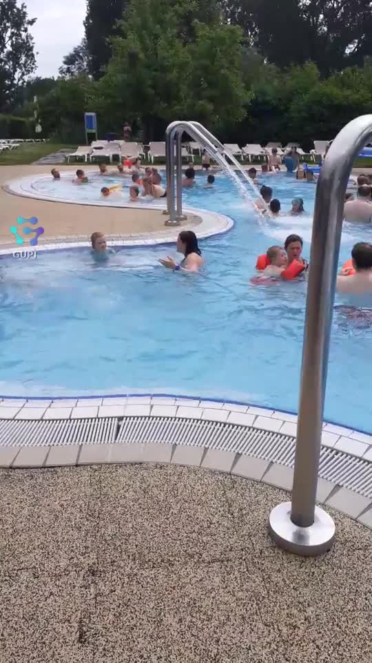 |||{"overlays":[{"text":"La piscina🥰","x":0.5,"y":0.4,"fontSize":26.0,"color":4294967295,"isEmoji":false}]}