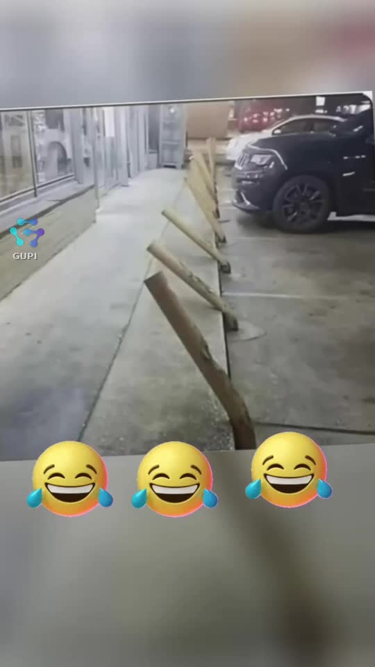 unul n-a scăpat...😂😂😂