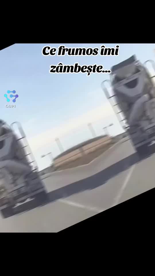 ce frumos îmi zâmbește...😁😁😁