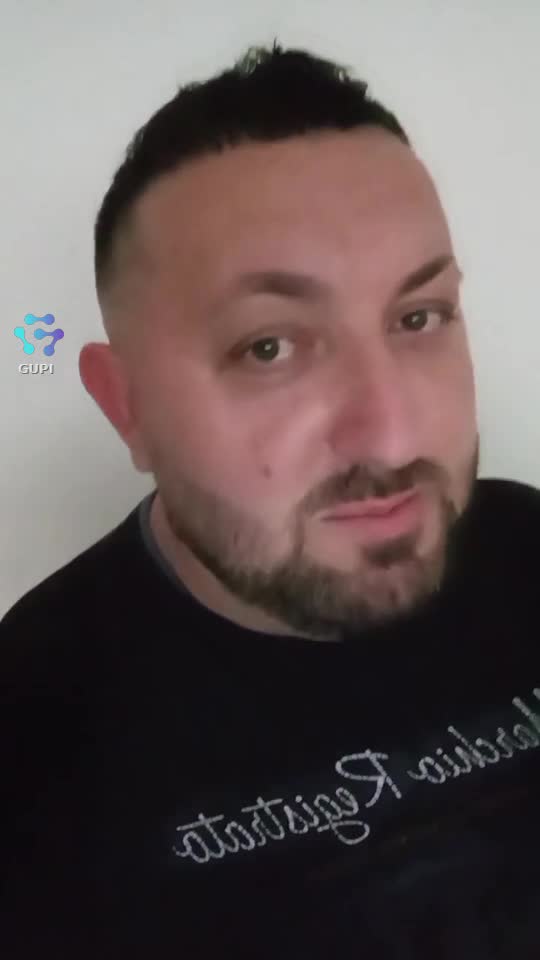 ce mândru mis😜😜😜